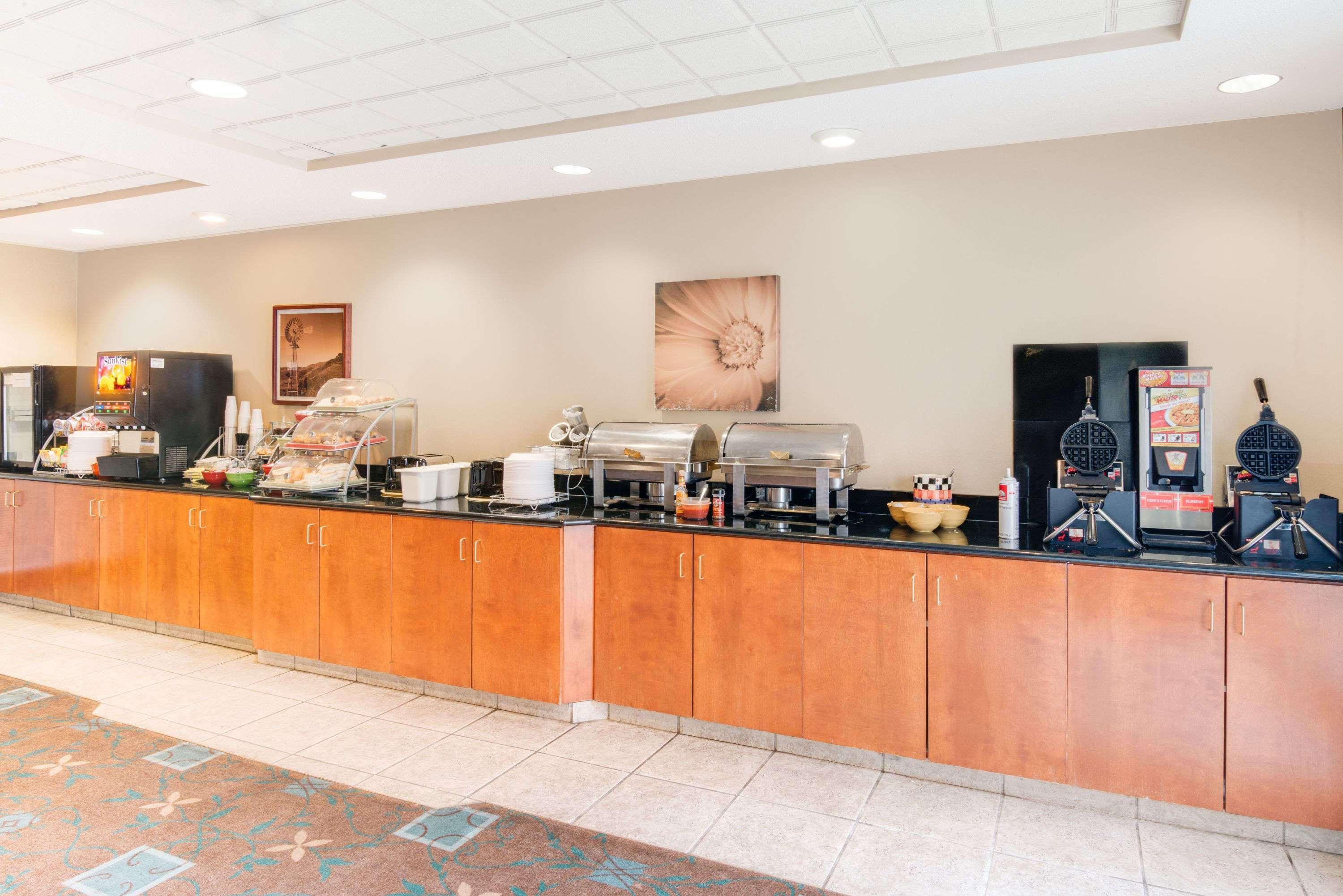 Wingate By Wyndham Gillette Hotel Ngoại thất bức ảnh
